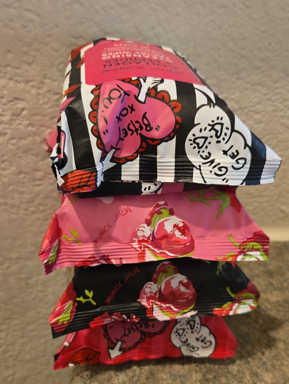 Betsey Johnson Collagen Cleansing Facial Wipes - Vibrant Multicolor New 4 pack - Picture 2 of 4